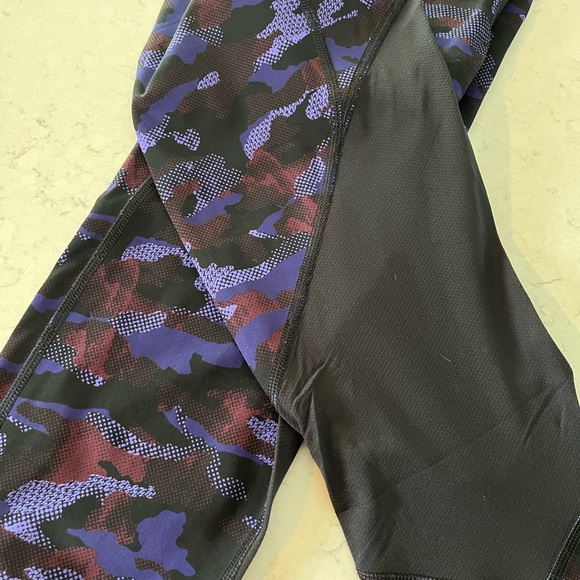 LULULEMON Wunder Under Crop Leggings 23” Size 6 - Picture 3 of 4